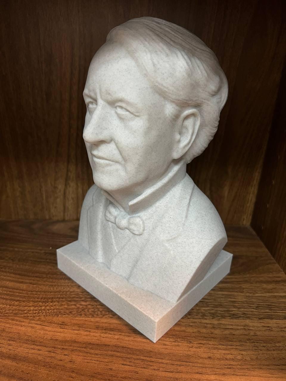 Thomas Edison Bust – 3D Printed Inventor Sculpture | Dry Brush Painted Decor